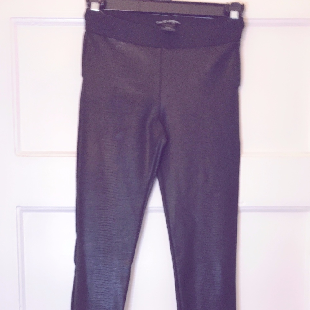 NWOT DAVID LERNER Reptile Print Black Leggings